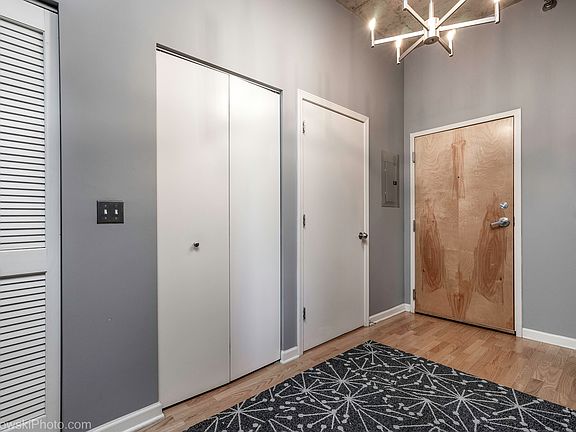 3rd image of 1122 W Catalpa Ave APT 603