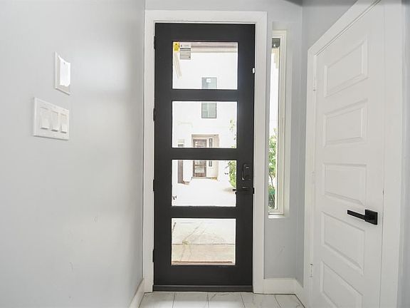 3rd image of 1922 Oakdale St