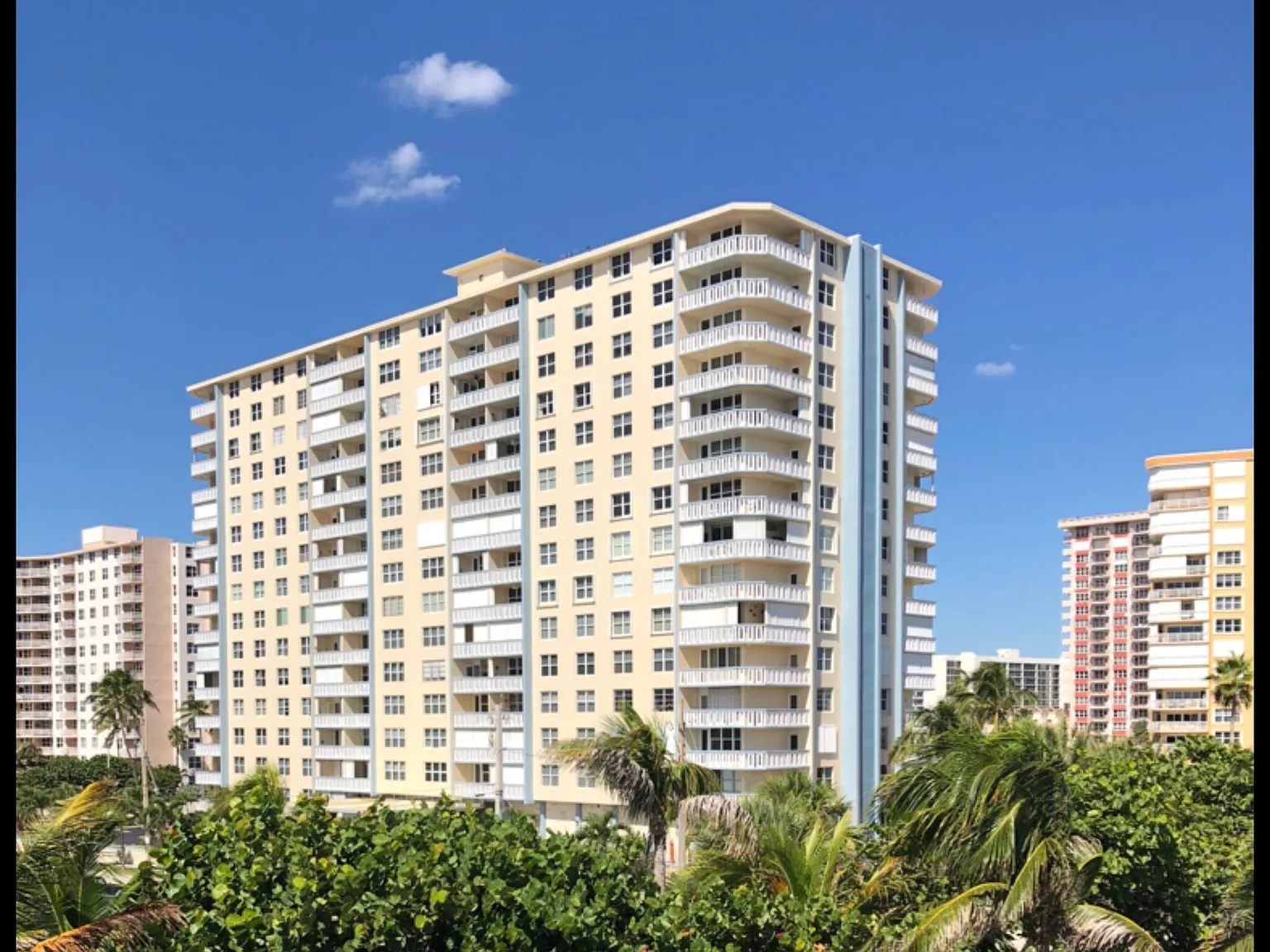 1 bed, 1.0 bath, 900 sqft, $2,200 — Photo 1