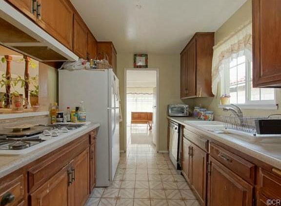 5th image of 1822 W Carlton Pl