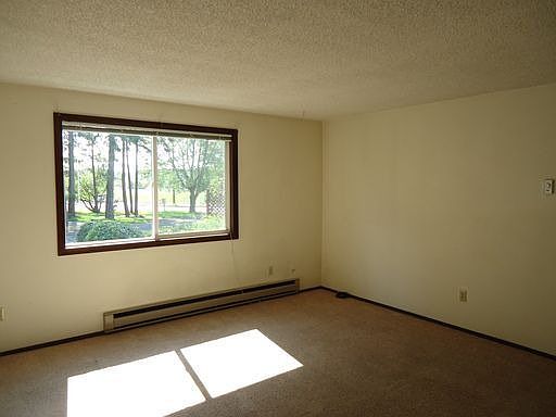 3rd image of 324 NE Izett St APT B101