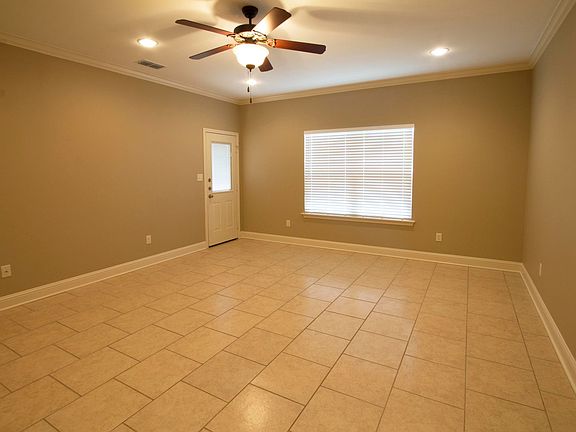 3rd image of 9162 Shadow Oak Dr