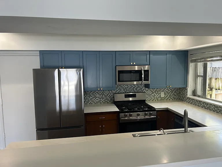 704 NE 20th Ave — Photo 9