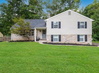 120 Woodlake Dr, Holland, PA 18966