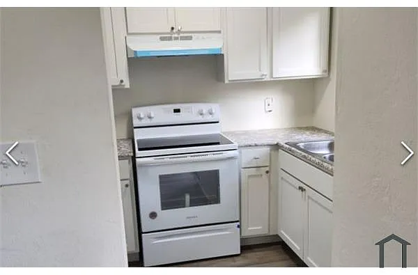 Building Photo - 724 SW 68th Ter #C3