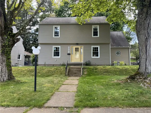 208 Garden Ave, Grove City, PA 16127