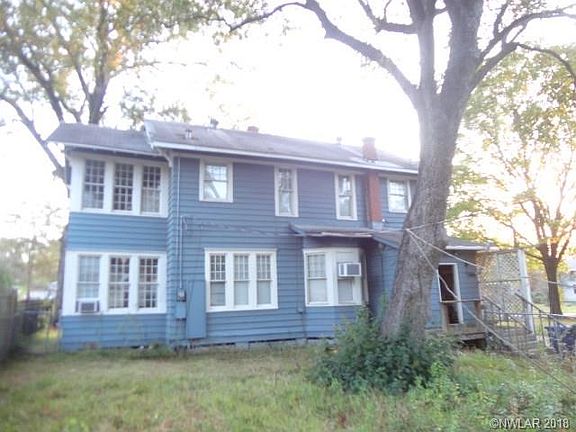 2nd image of 1046 College St