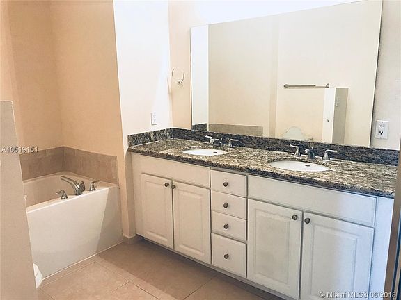 5th image of 3001 NE 185th St APT 711