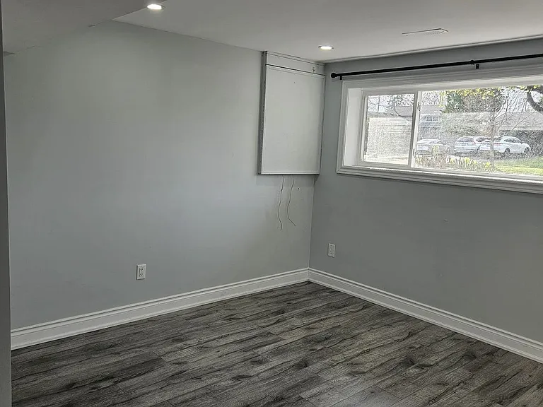 750 Willow Ave — Photo 11