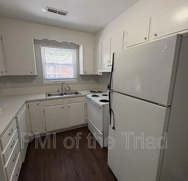 1600 Oak Croft Ct #D — Photo 4