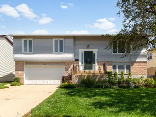 1826 W Catalpa Ln, Mount Prospect, IL 60056