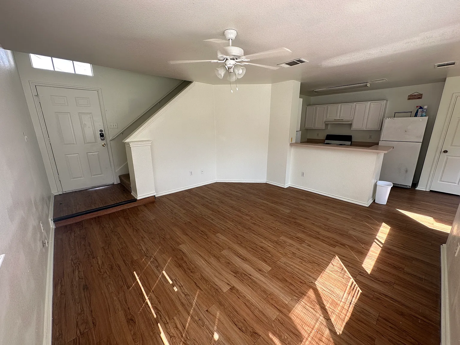 3 bed, 1213 sqft, $1,750 — Photo 3