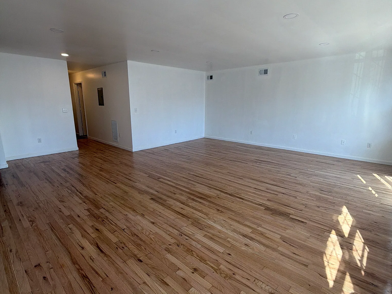 3 bed, 1300 sqft, $2,850 — Photo 4