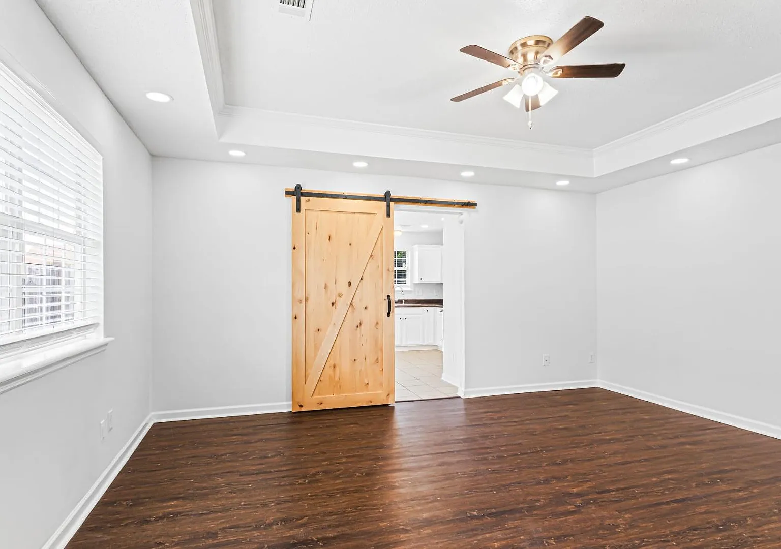 138 Kensington Cir — Photo 4