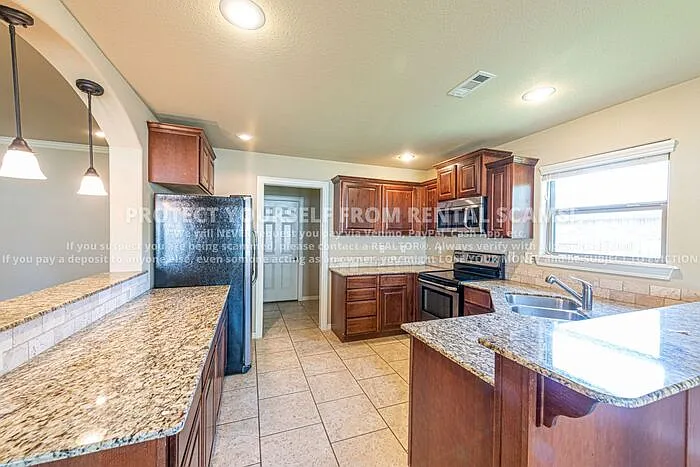 2609 N Brush Creek Dr — Photo 5