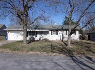 617 E 15th St, Carthage, MO 64836