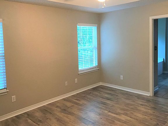 3rd image of 4213 Coyote Ln