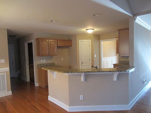 3rd image of 3669 Burton St