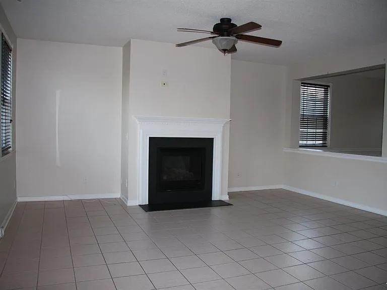 222 Northlands Dr — Photo 3