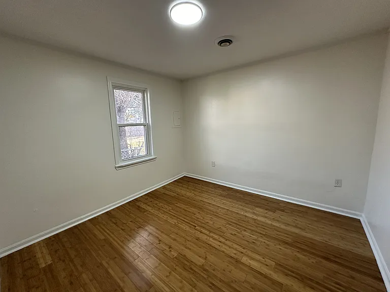 1102 Sandy Hollow Rd — Photo 4