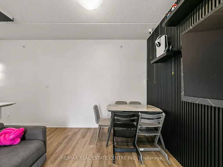 610 Farmstead Dr #102 — Photo 10