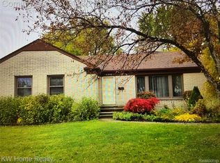 18550 Beechwood St, Roseville, MI 48066