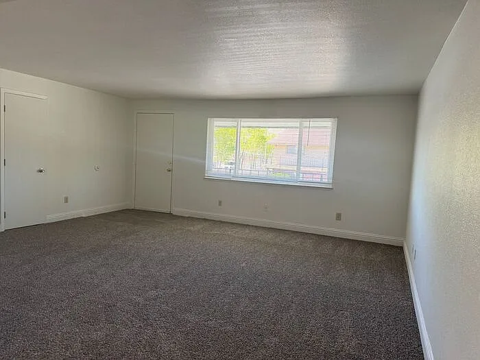 2 bed, 1.0 bath, 864 sqft, $1,400 — Photo 4