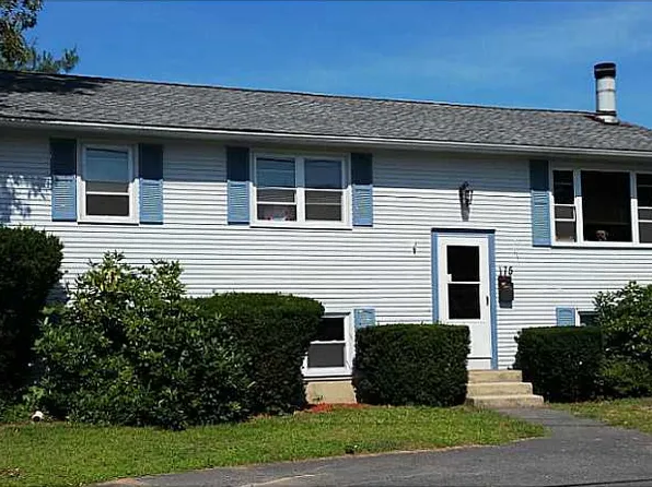 175 Ticonderoga Dr, Warwick, RI 02889