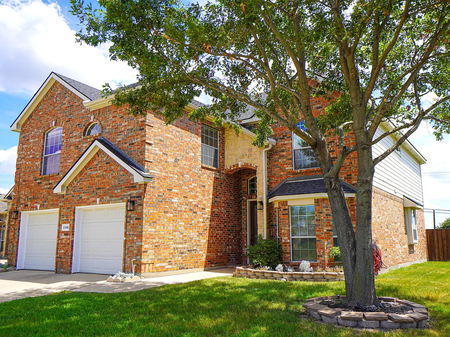 5 bed, 3567 sqft, $3,100 — Photo 2
