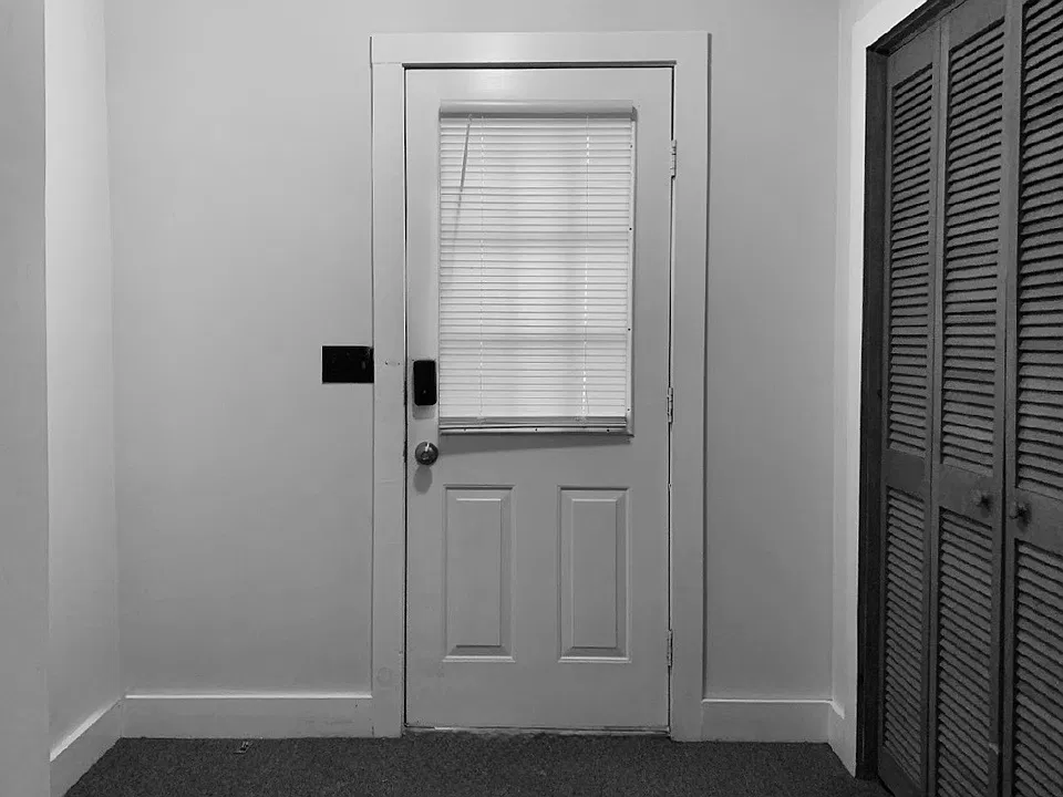 Entrance & Closet
