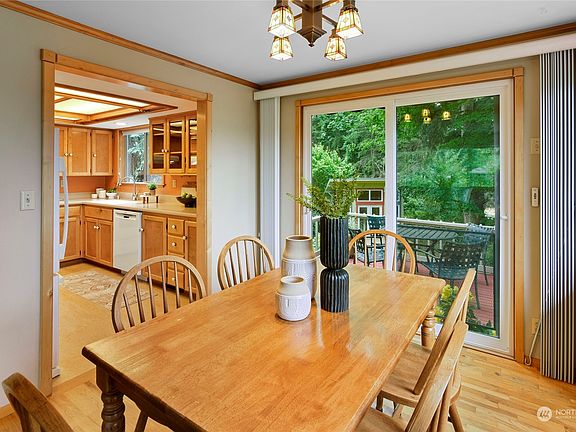 4th image of 301 Fir Acres Drive NW
