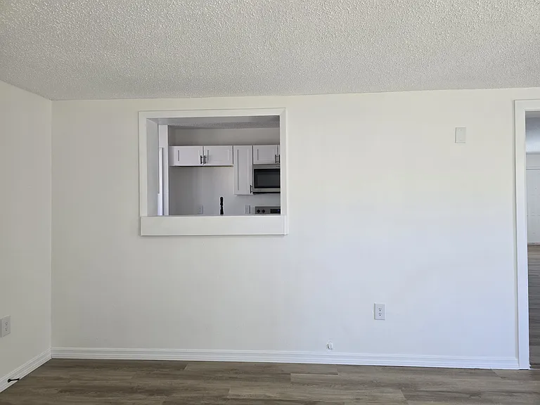 1868 E Cooper Dr — Photo 3