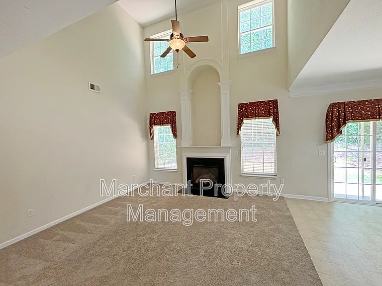 304 Horsepen Way — Photo 10
