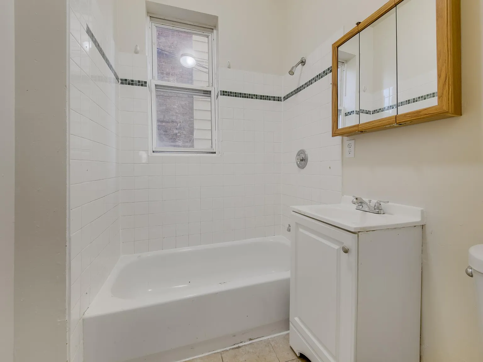 2 bed, 700 sqft, $1,450 — Photo 3