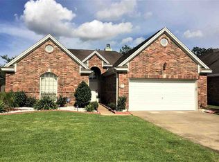 2104 Wildflower Ln, Beaumont, TX 77713