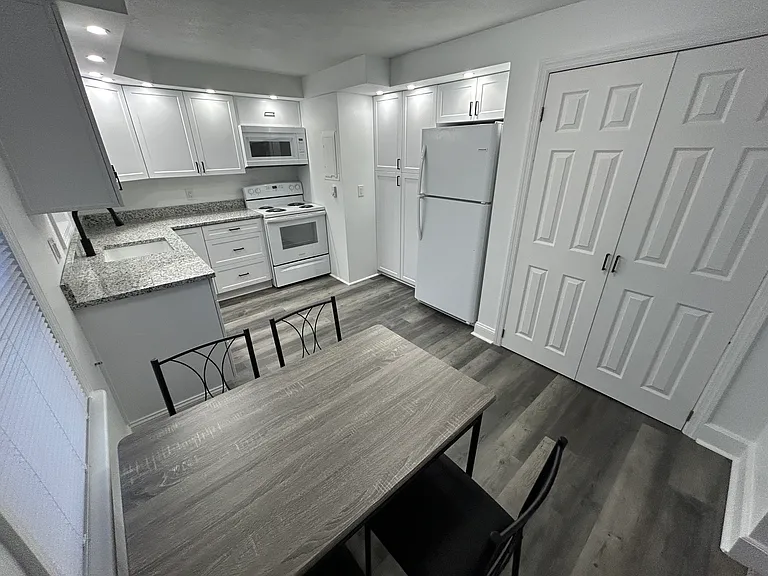 2-125 Coddington Pl #2 — Photo 7