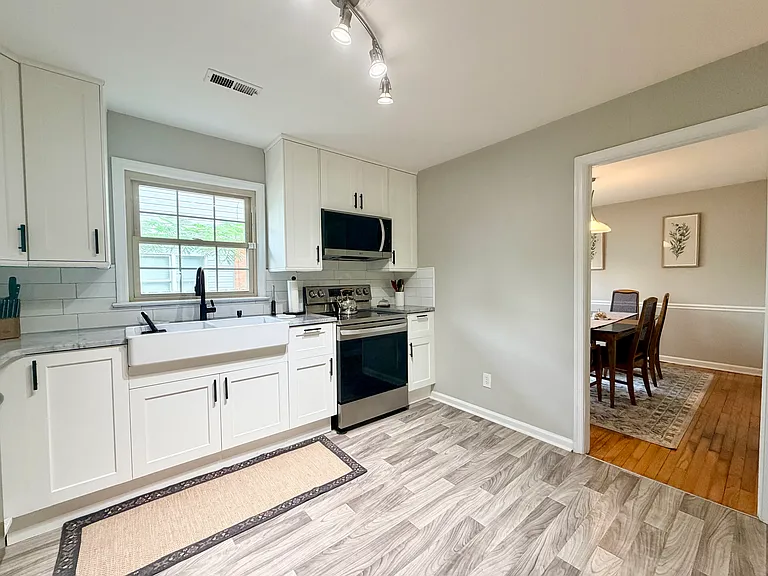 346 W McGinnis Cir — Photo 15