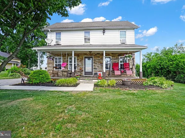 39 S Market St, Fawn Grove, PA 17321