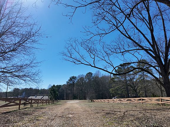 3rd image of 725 Old Jackson Rd