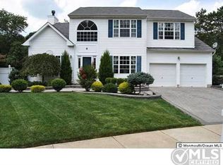 8 Cedarwood Ln, Jackson, NJ 08527