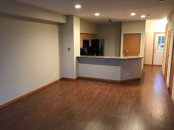 4th image of 713 Blossom Ct