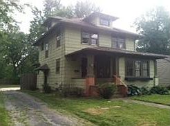 2nd image of 1919 Lakewood Ave