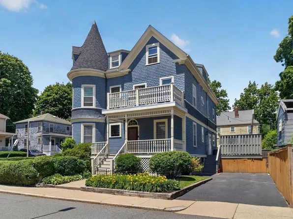 25 Weyanoke St, Dorchester, MA 02124