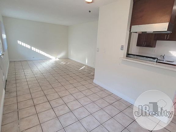 4th image of 13622 Cerise Ave #B