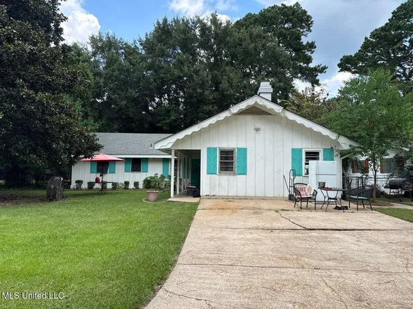 220 Southbrook Dr, Jackson, MS 39211