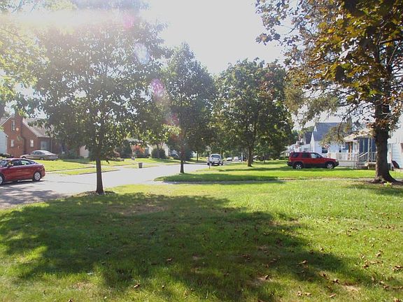 3rd image of 684 E Royal Forest Blvd