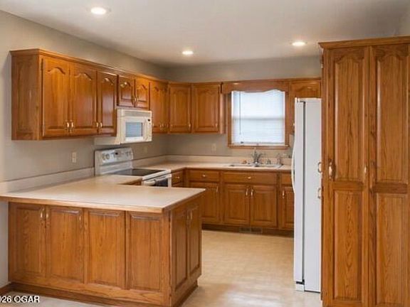 5th image of 92 Hedge Dr #92