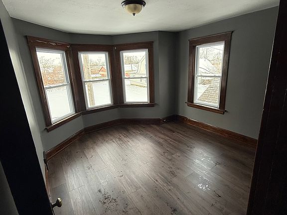 3rd image of 296 Cleveland Ct