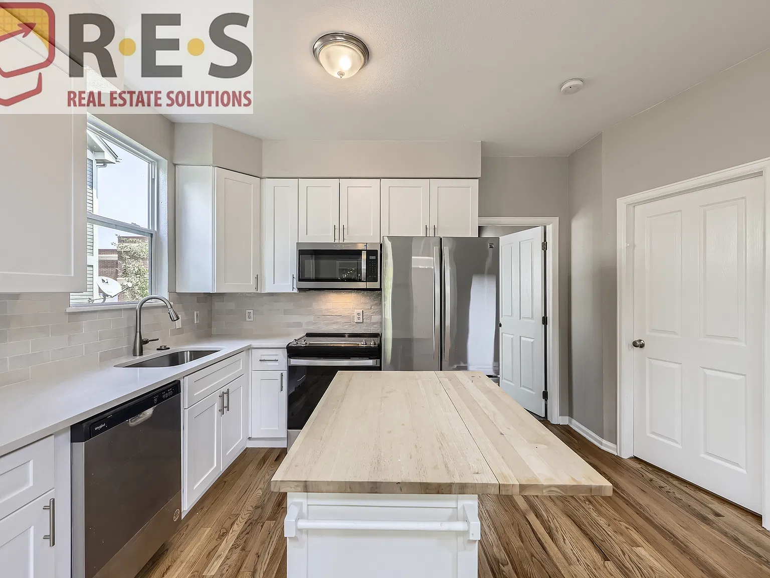 2 bed, 1080 sqft, $2,569 — Photo 4