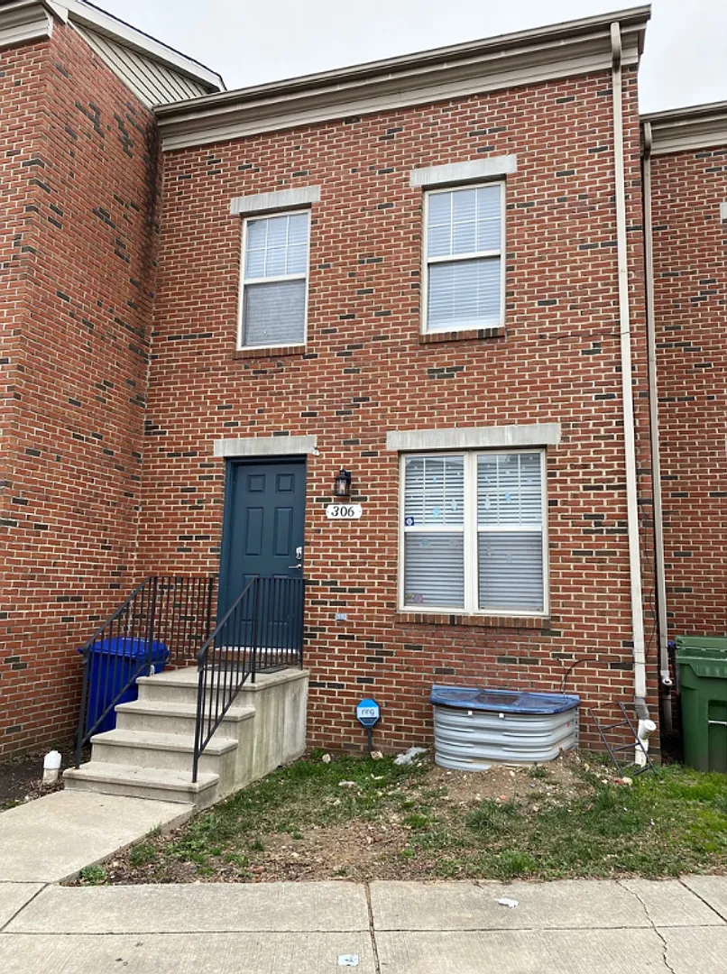 306 North Fremont Avenue - 5 W/Bath Available $750 — Photo 1